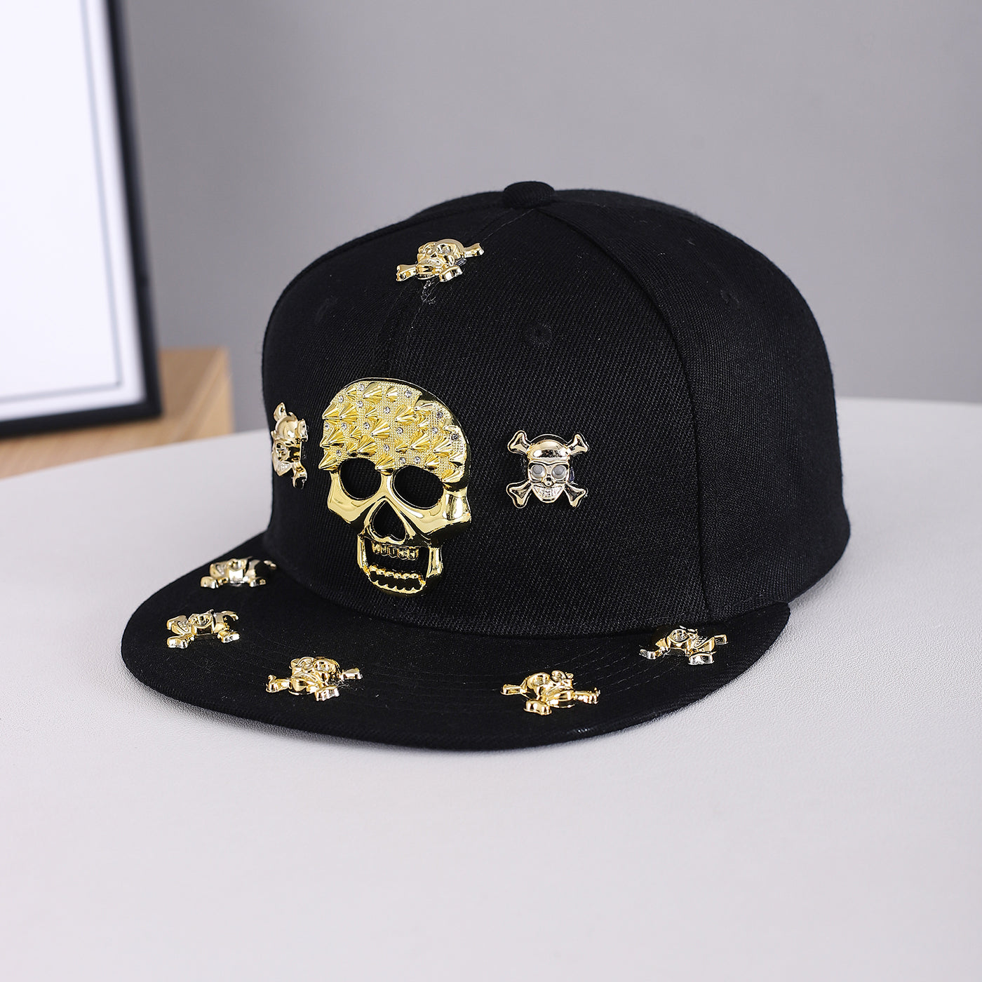 Men's And Women's Identical Skull Metal Rivet Versatile Punk Rock Style Flat-brim Baseball Cap Suitable For Music Festivals, Skateboarding And Daily Outings