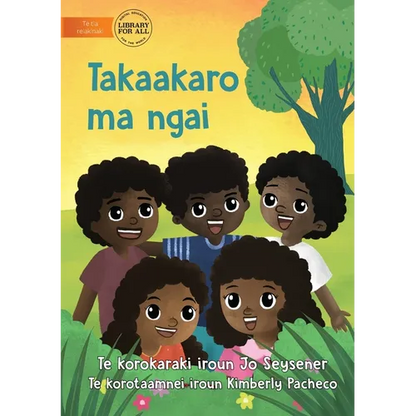 Play With Me - Takaakaro ma ngai (Te Kiribati) - Paperback