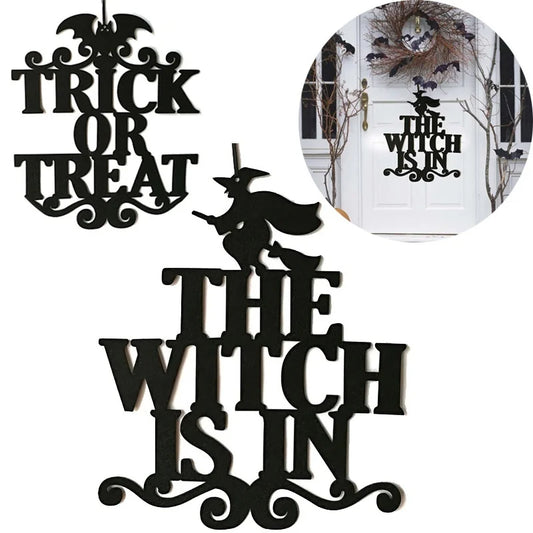 "The Witch Is In" Halloween Hanging Door Sign – Non-Woven 38×32cm Wall & Door Decoration for Home, Party & Halloween Decor