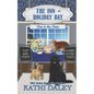 The Inn at Holiday Bay: Clue in the Clam - Paperback