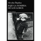 Bajo La Sombra de Los Lobos - Paperback