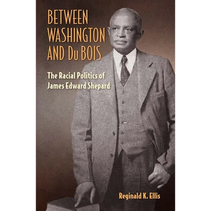 Between Washington and Du Bois: The Racial Politics of James Edward Shepard - Paperback