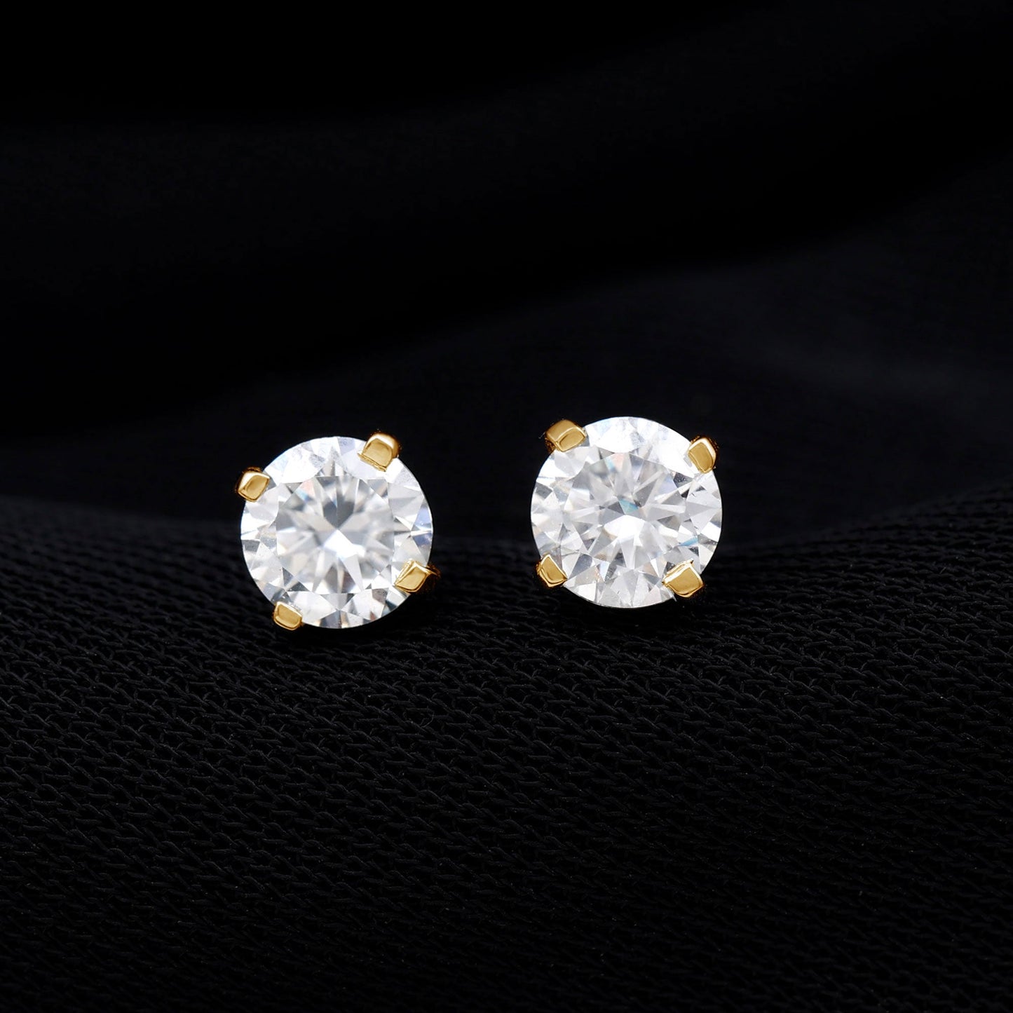 1 Carat Round Shape Solitaire Moissanite Stud Earrings