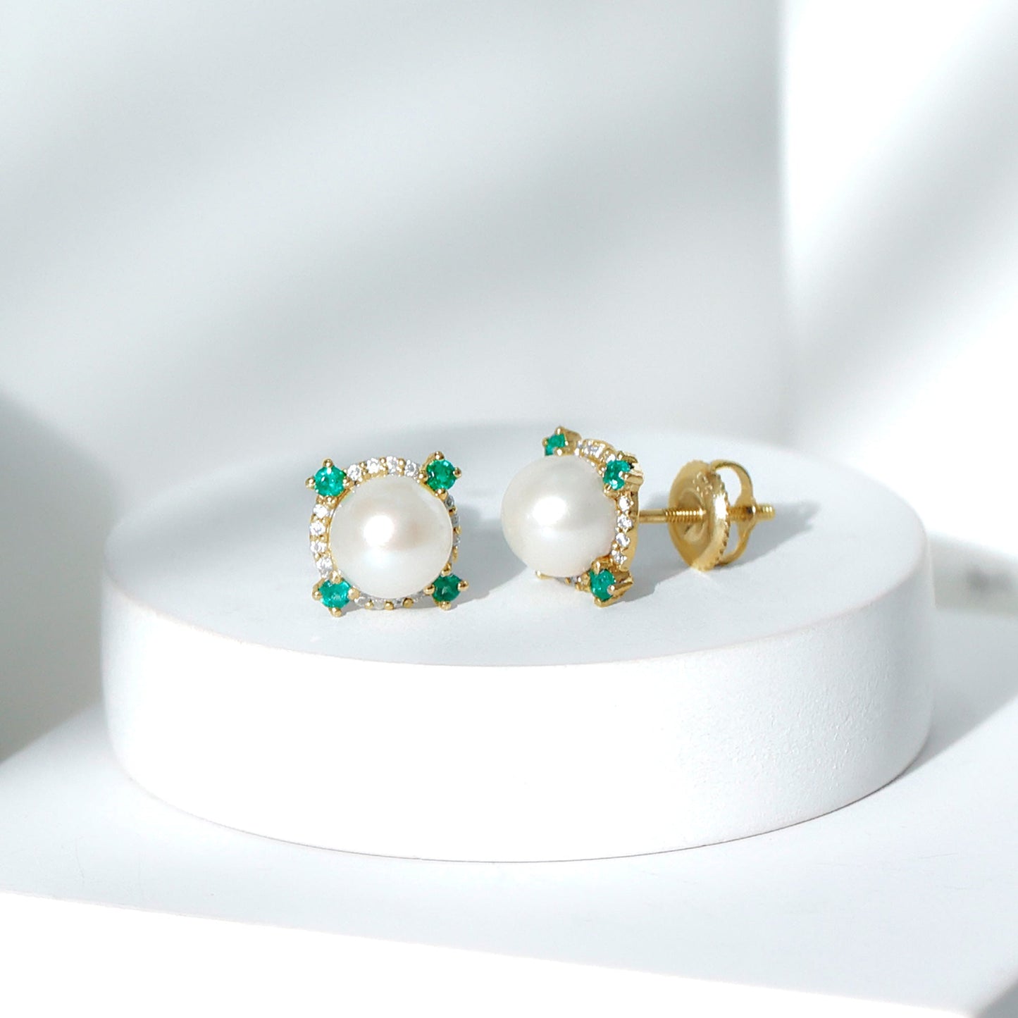 6 Carat Freshwater Pearl Bridal Stud Earrings with Emerald