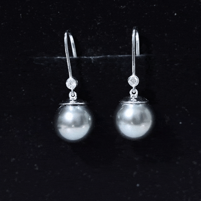 16 Carat Tahitian Black Pearl Dangling Earrings with Diamond