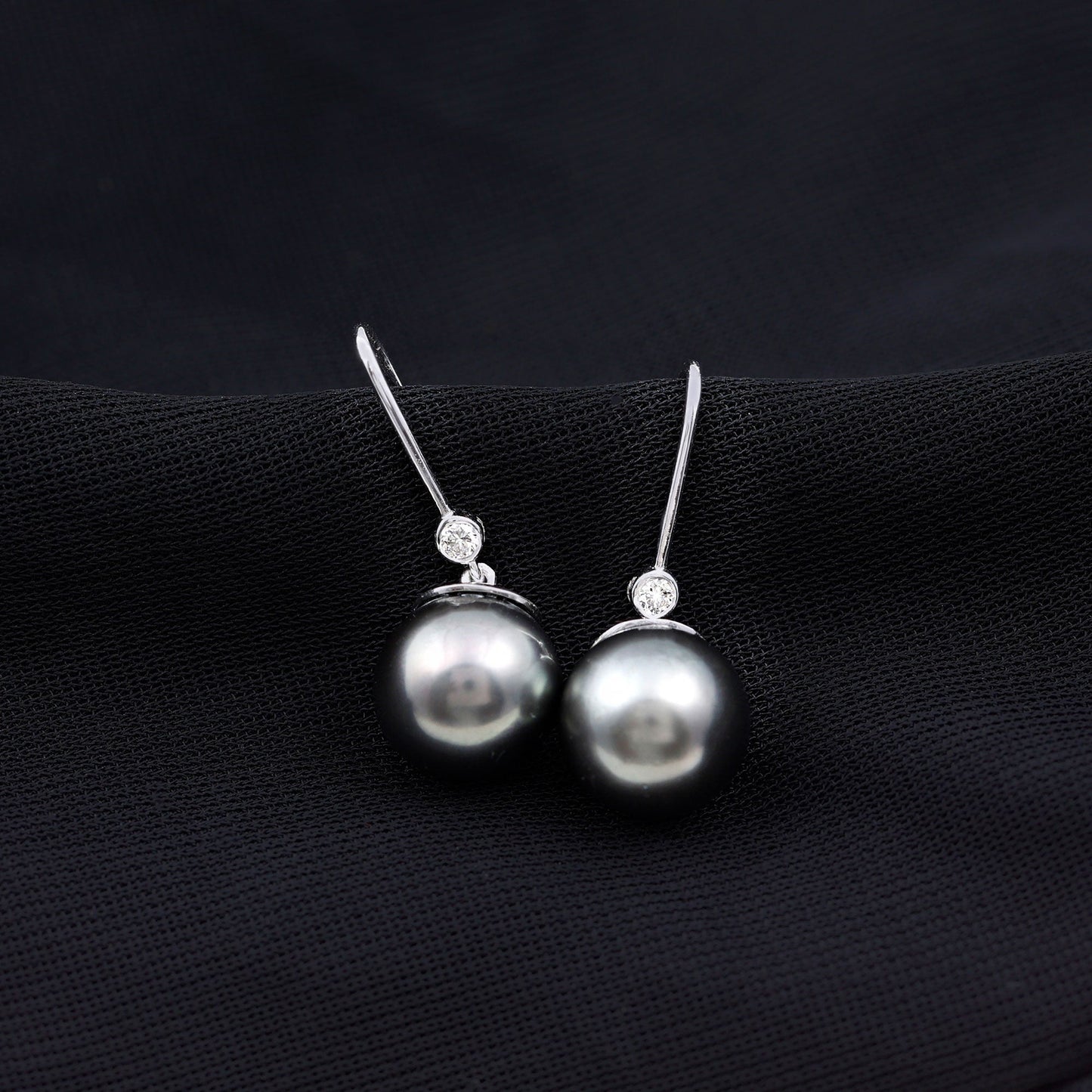 16 Carat Tahitian Black Pearl Dangling Earrings with Diamond