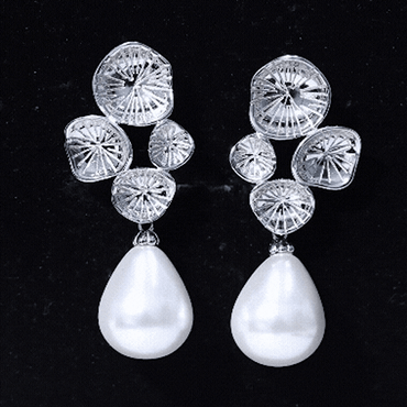 24 Carat Freshwater Cultured Pearl Dangling Earrings in Silver