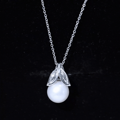 Freshwater Pearl Solitaire Pendant with Leaf