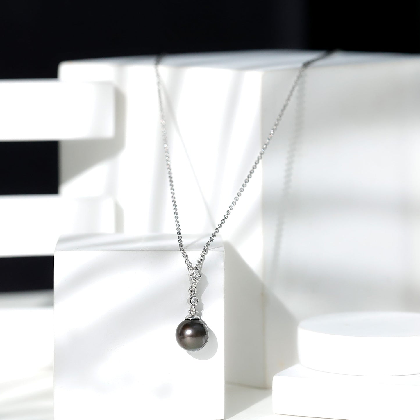 8 Carat Natural Tahitian Black Pearl Dangle Pendant with Diamond