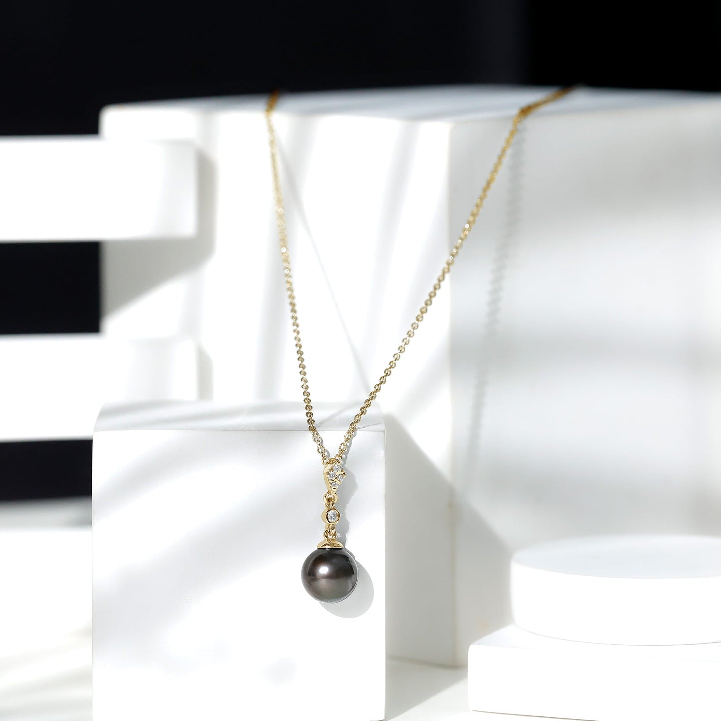 8 Carat Natural Tahitian Black Pearl Dangle Pendant with Diamond