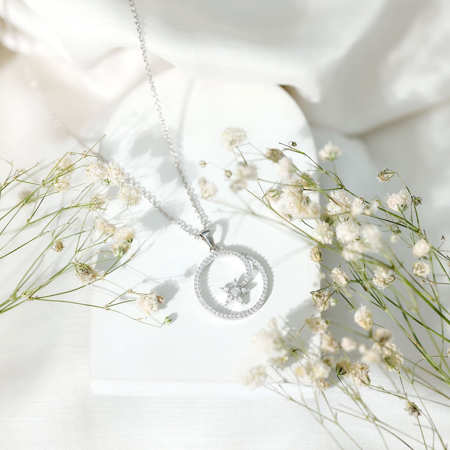 Certified Lab Grown Diamond Open Circle Necklace With Star
