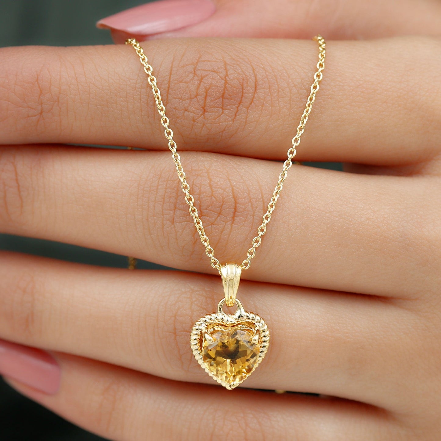 Natural Heart Shape 2 Carat Citrine Pendant Necklace with Rope Frame