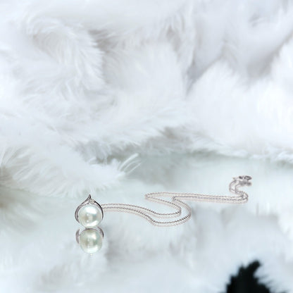 11 Carat White Pearl Solitaire Necklace with Diamond