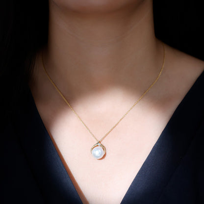 11 Carat White Pearl Solitaire Necklace with Diamond