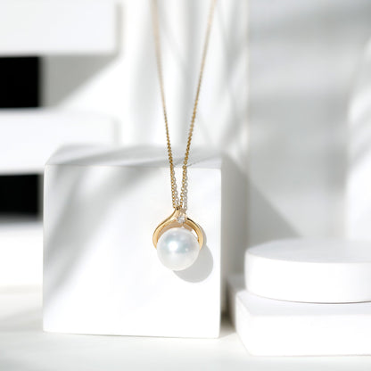11 Carat White Pearl Solitaire Necklace with Diamond