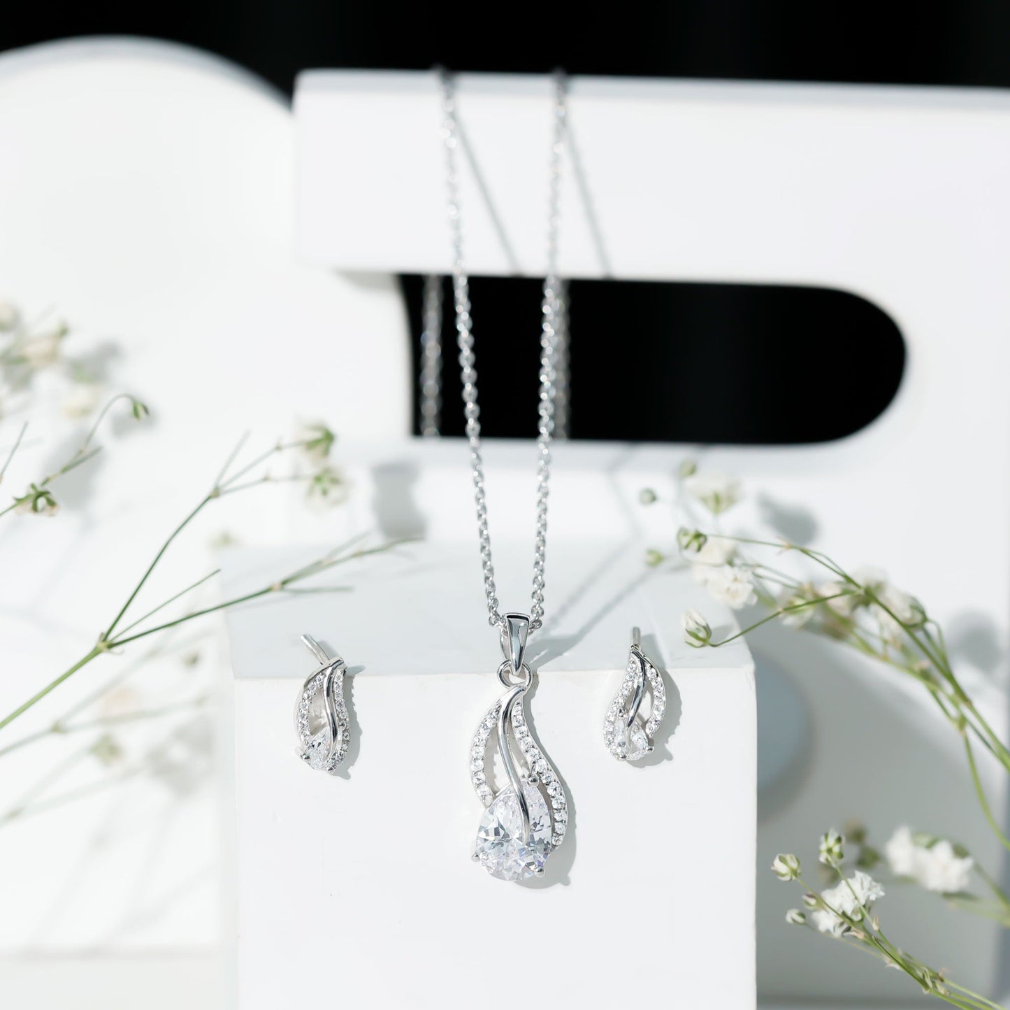 3 Carat Pear Cubic Zirconia Bridal Necklace and Earrings Set in Silver