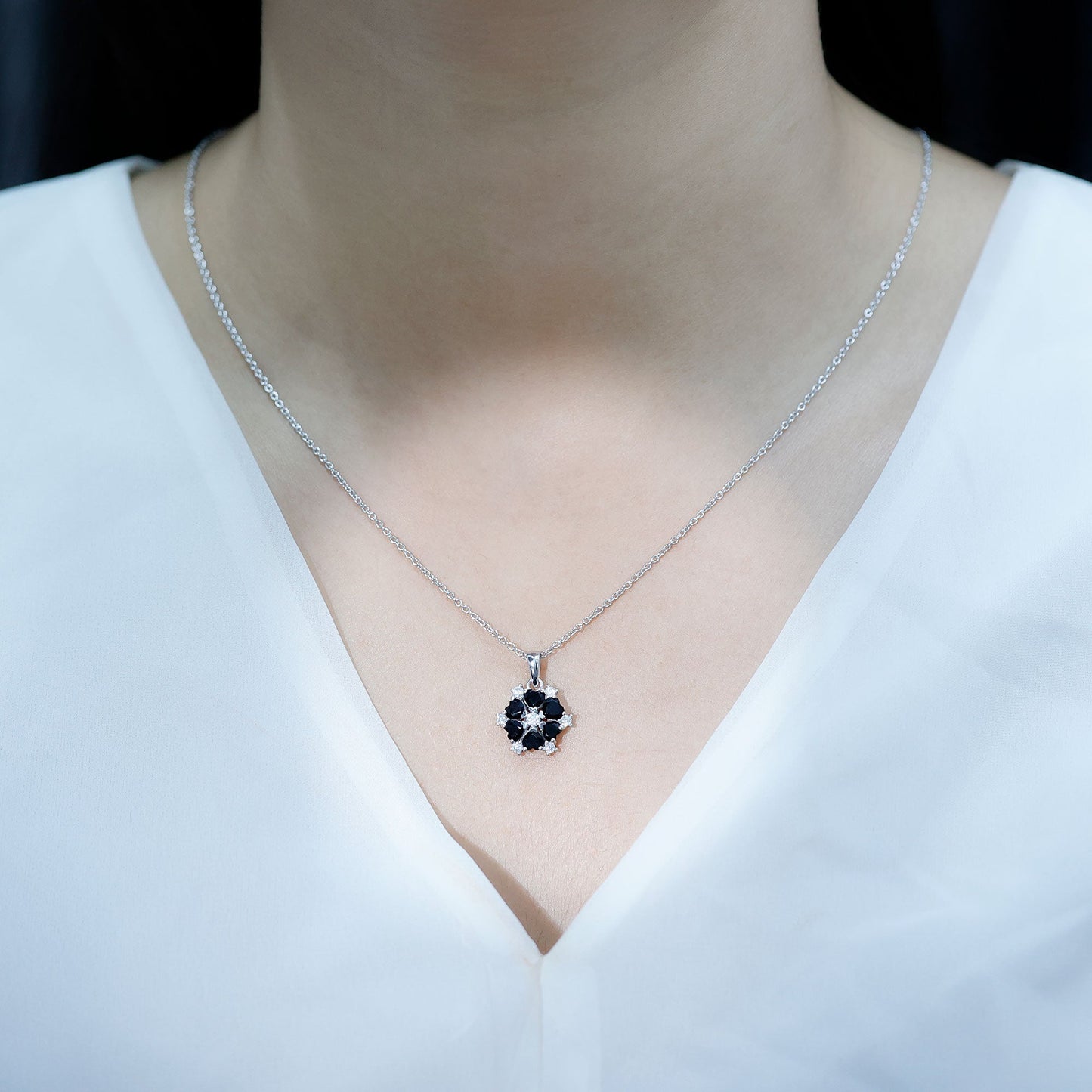 Natural Heart Shape Black Onyx Flower Pendant Necklace With Chain