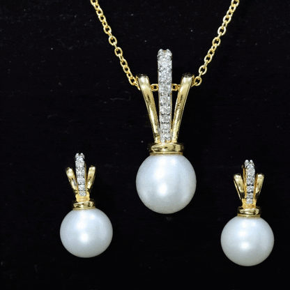 Natural Freshwater Pearl Drop Jewelry Set with Diamond