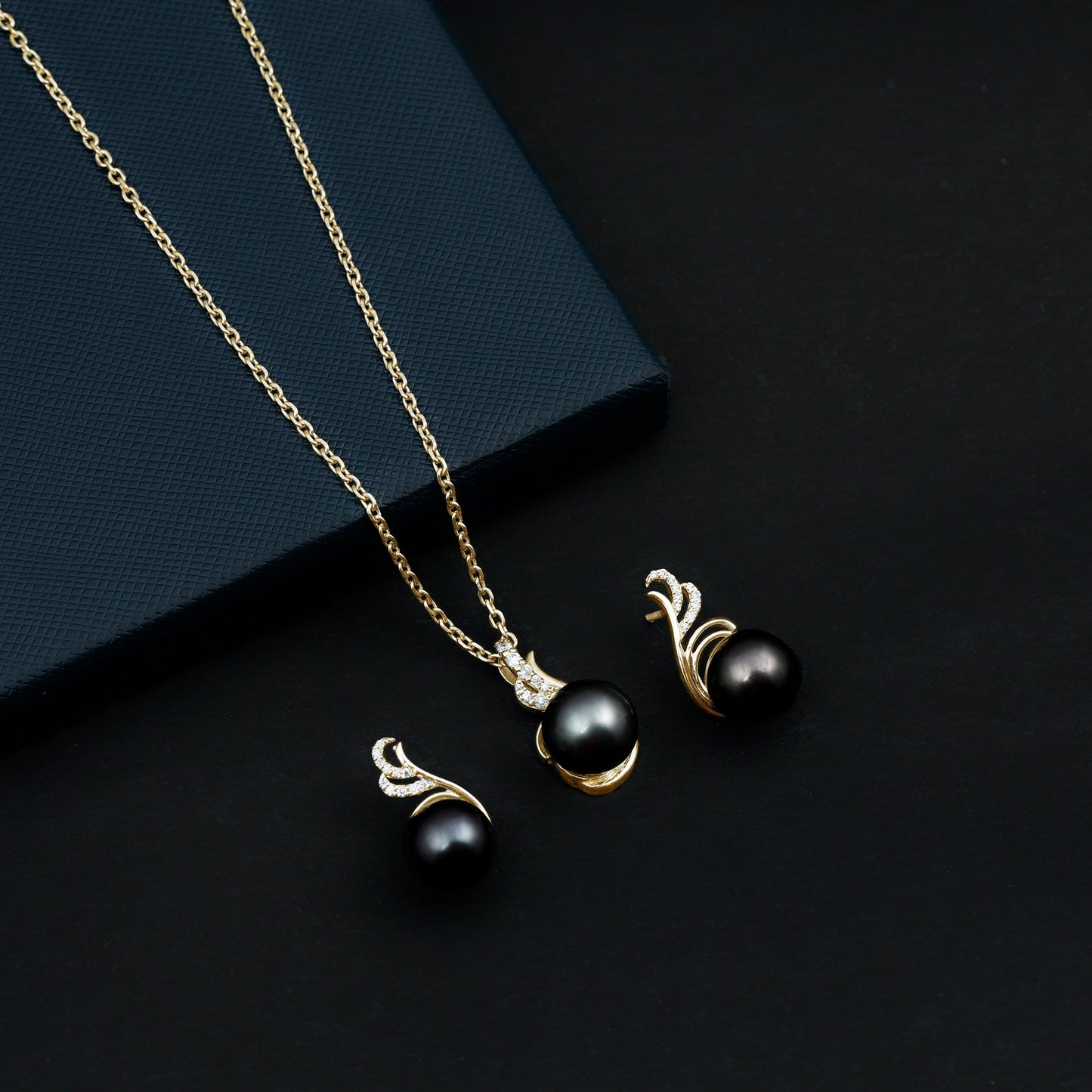 Designer Tahitian Black Pearl Necklace and Earrings Set with Diamond