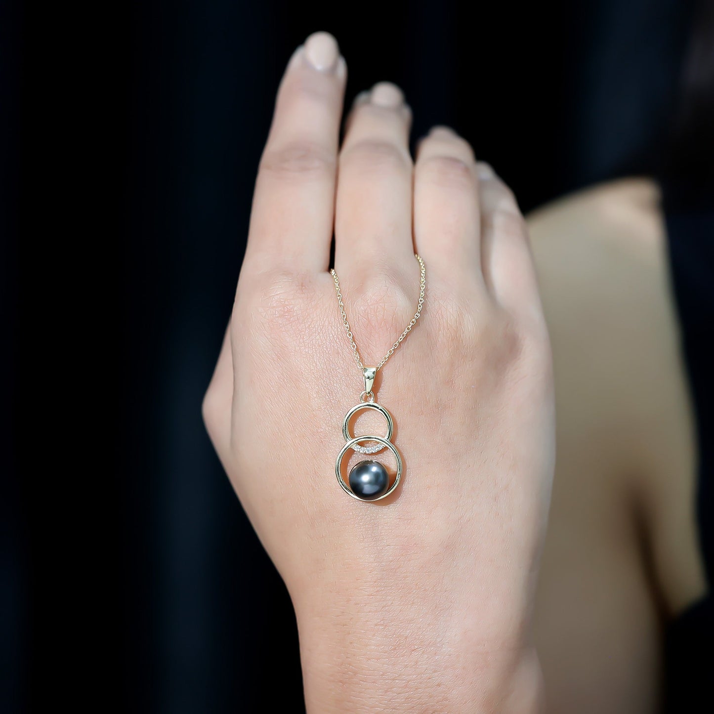 Handpicked Black Pearl Circle Necklace with Diamond