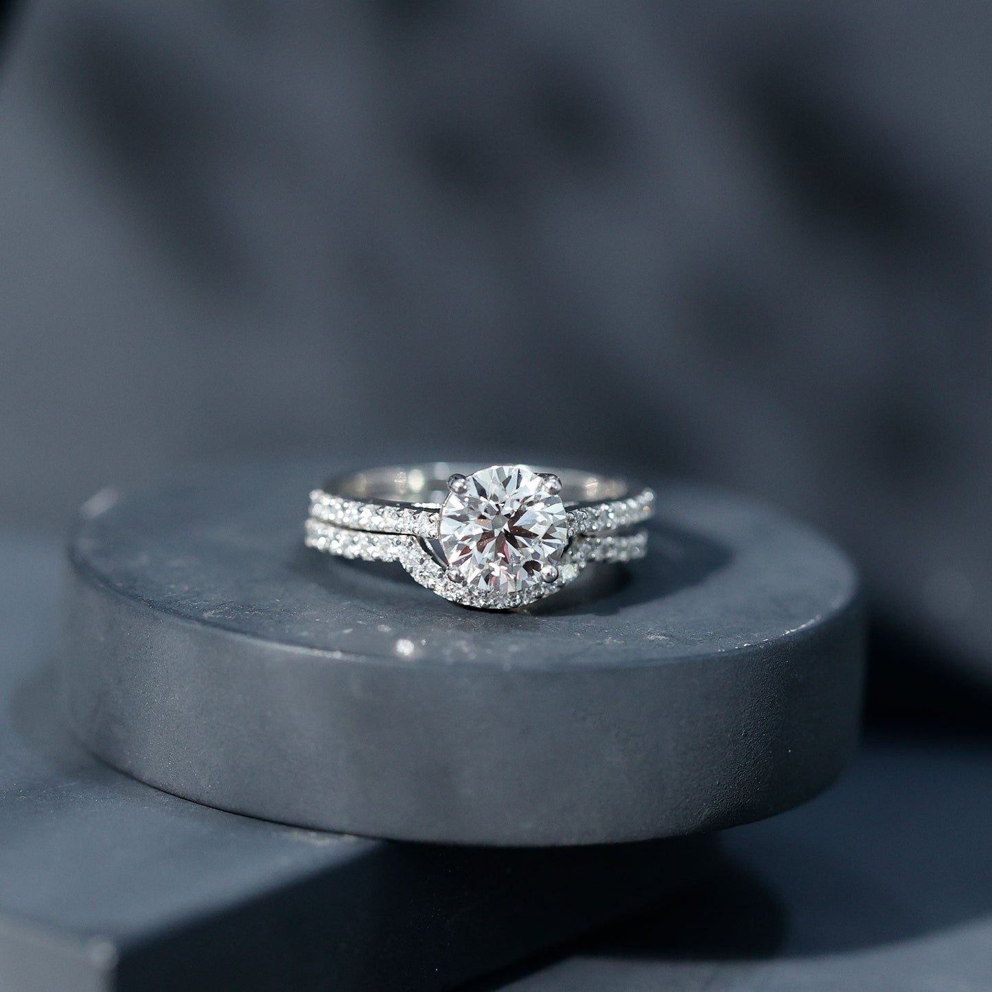 Lab Grown Diamond 2 Carat Round Engagement Ring With Ring Guard