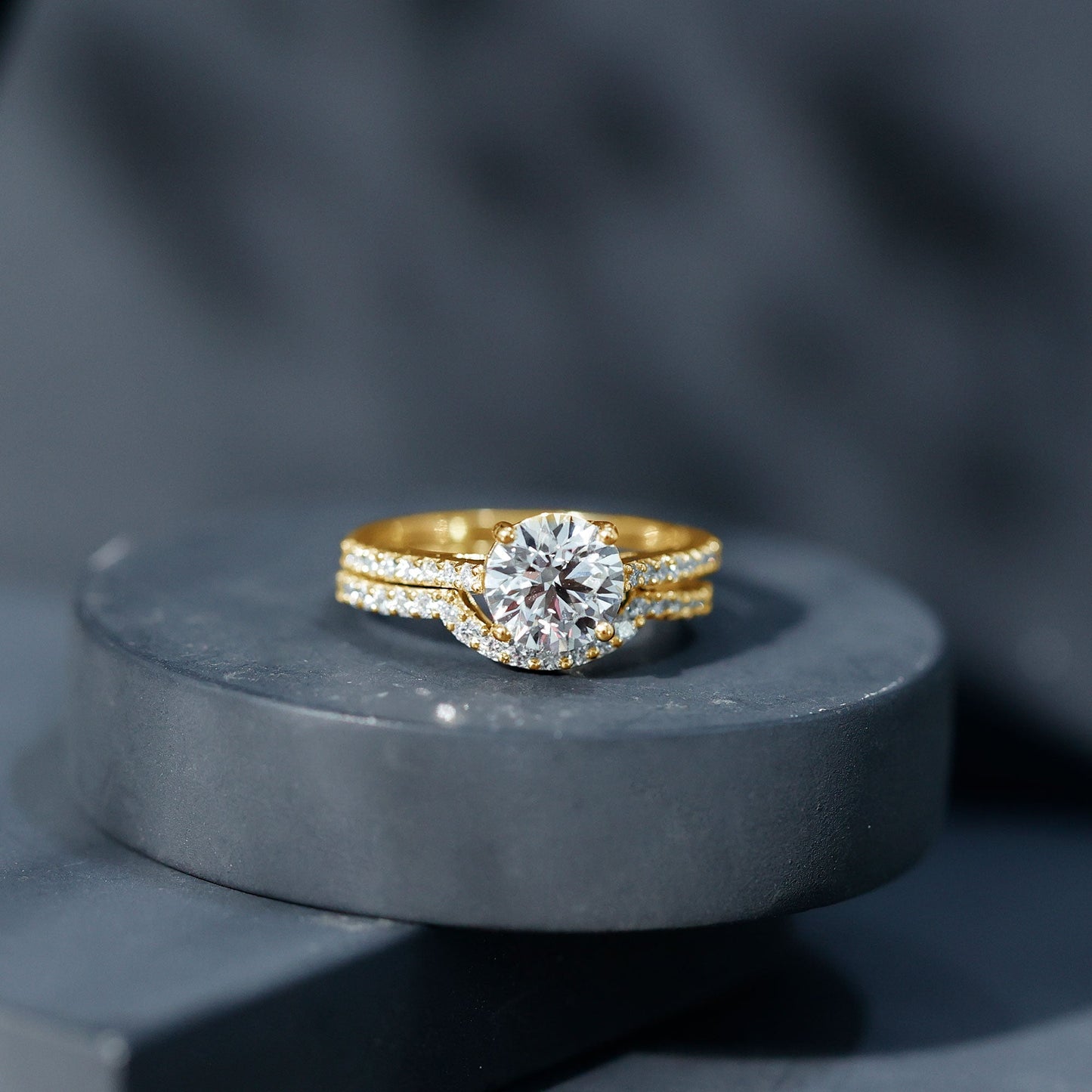 Lab Grown Diamond 2 Carat Round Engagement Ring With Ring Guard