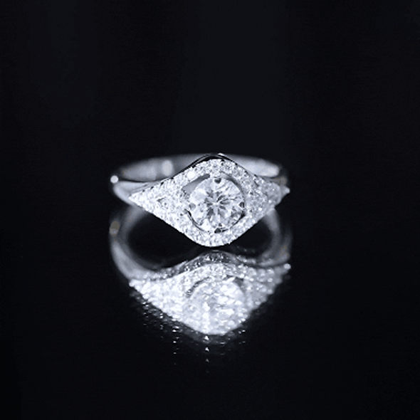 Certified 0.9 Carat Lab Grown Diamond Classic Engagement Ring