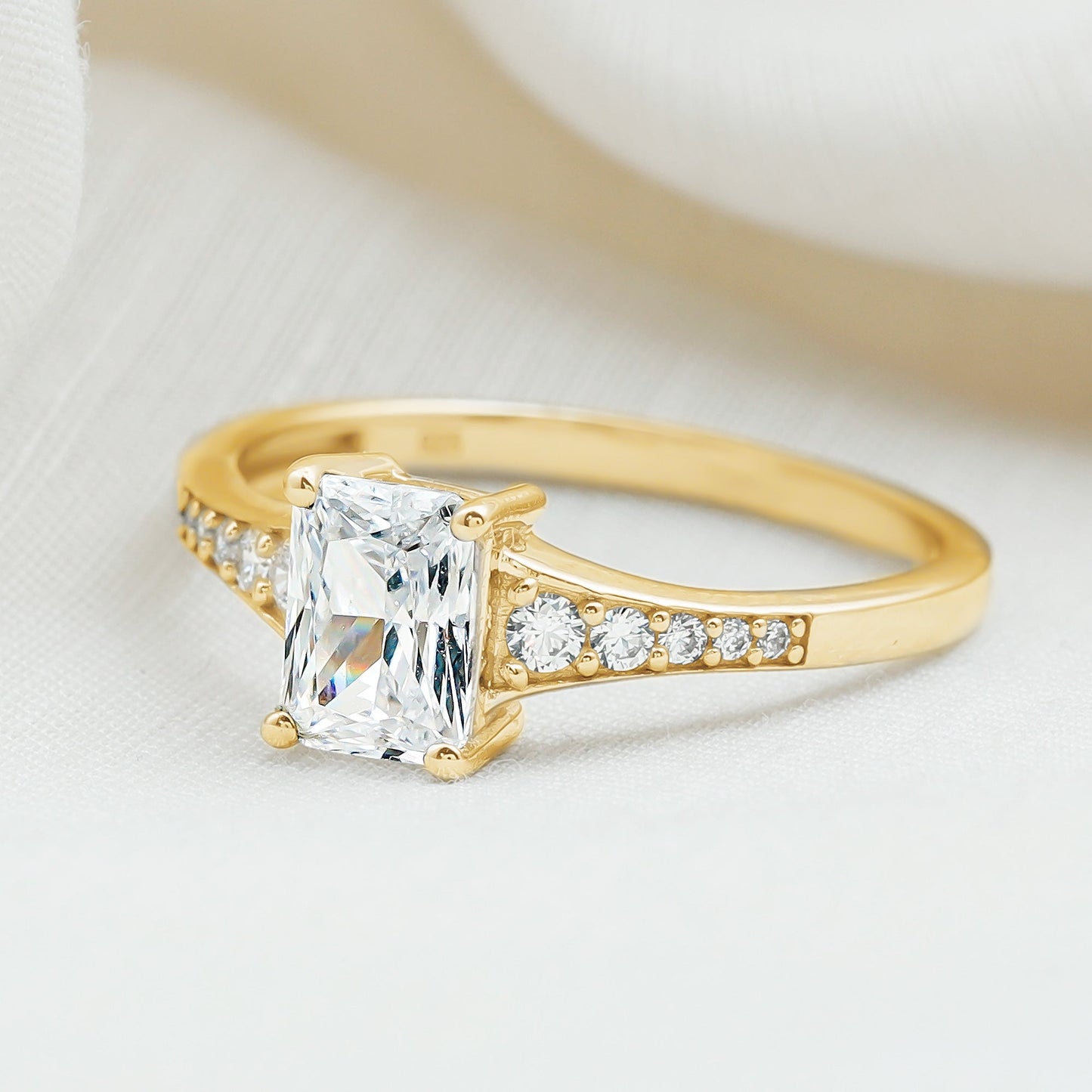 Brilliant Cut 1.7 Carat Lab Grown Diamond Emerald Cut Engagement Ring