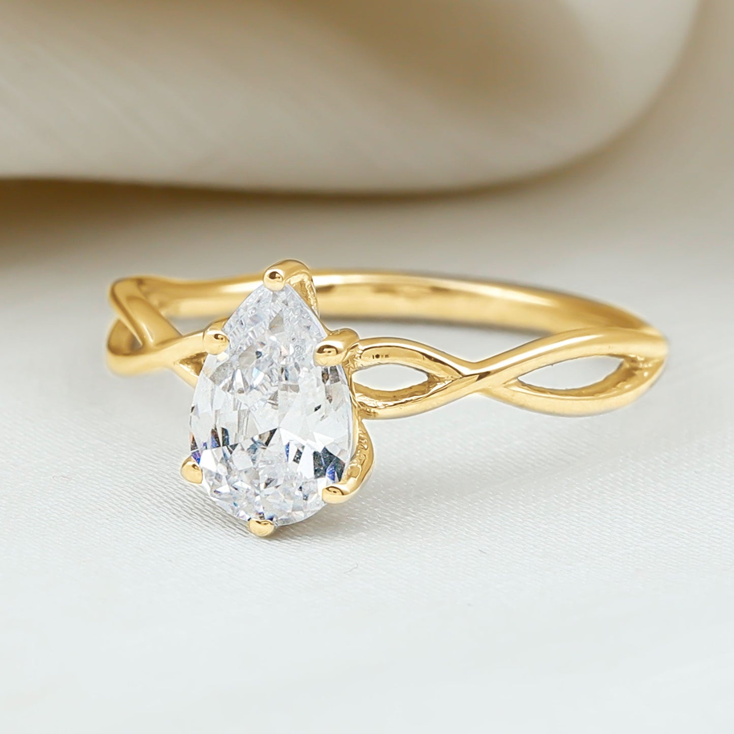 Lab Grown Diamond Pear Engagement Ring with Infinity Band