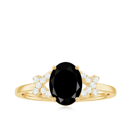 Solitaire Black Onyx Oval Engagement Ring in Split Shank