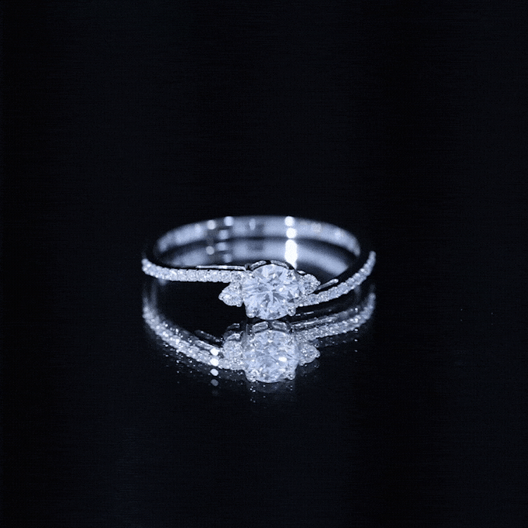 0.9 Carat Lab Grown Diamond Solitaire Engagement Ring With Side Stones