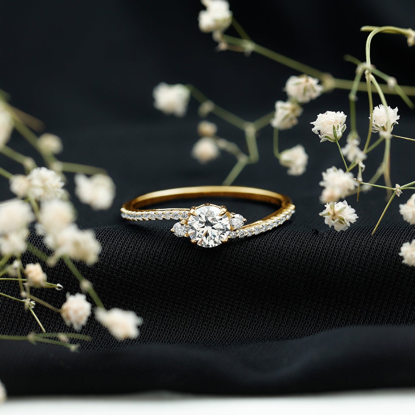 0.9 Carat Lab Grown Diamond Solitaire Engagement Ring With Side Stones