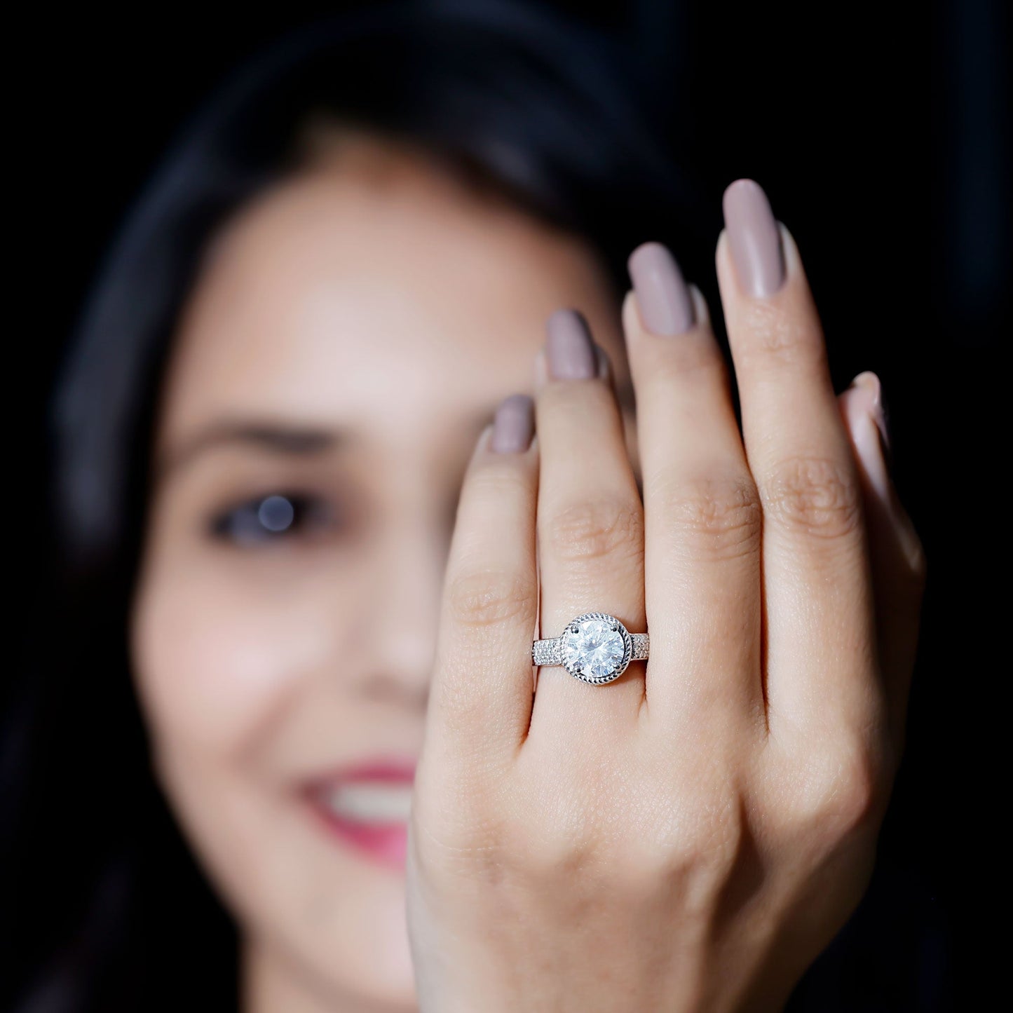 Lab Grown Diamond Circle Engagement Ring With Rope Frame