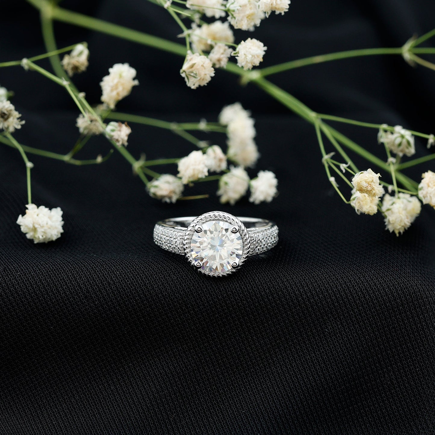 Lab Grown Diamond Circle Engagement Ring With Rope Frame