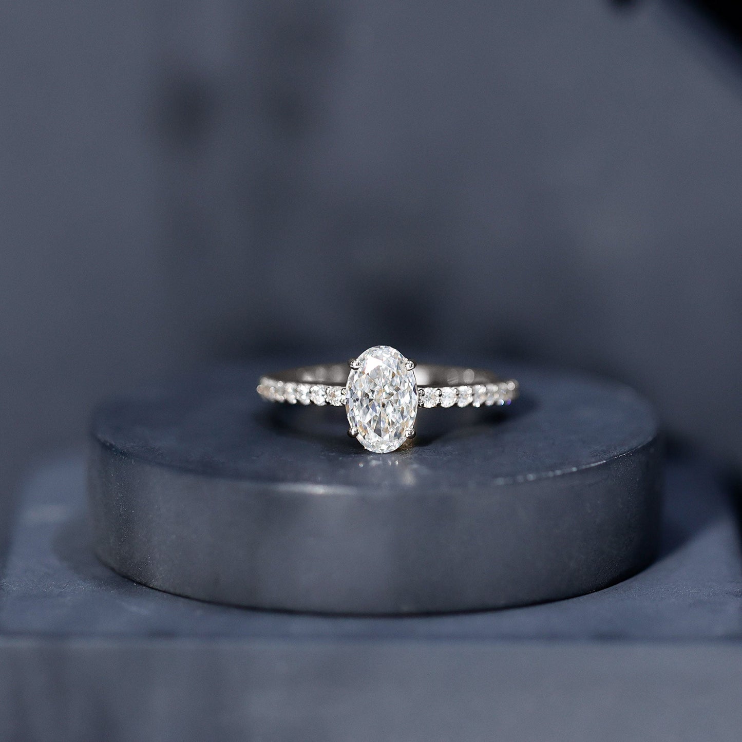 Lab Grown 2 Carat Diamond Oval Engagement Ring with IGI Certificate