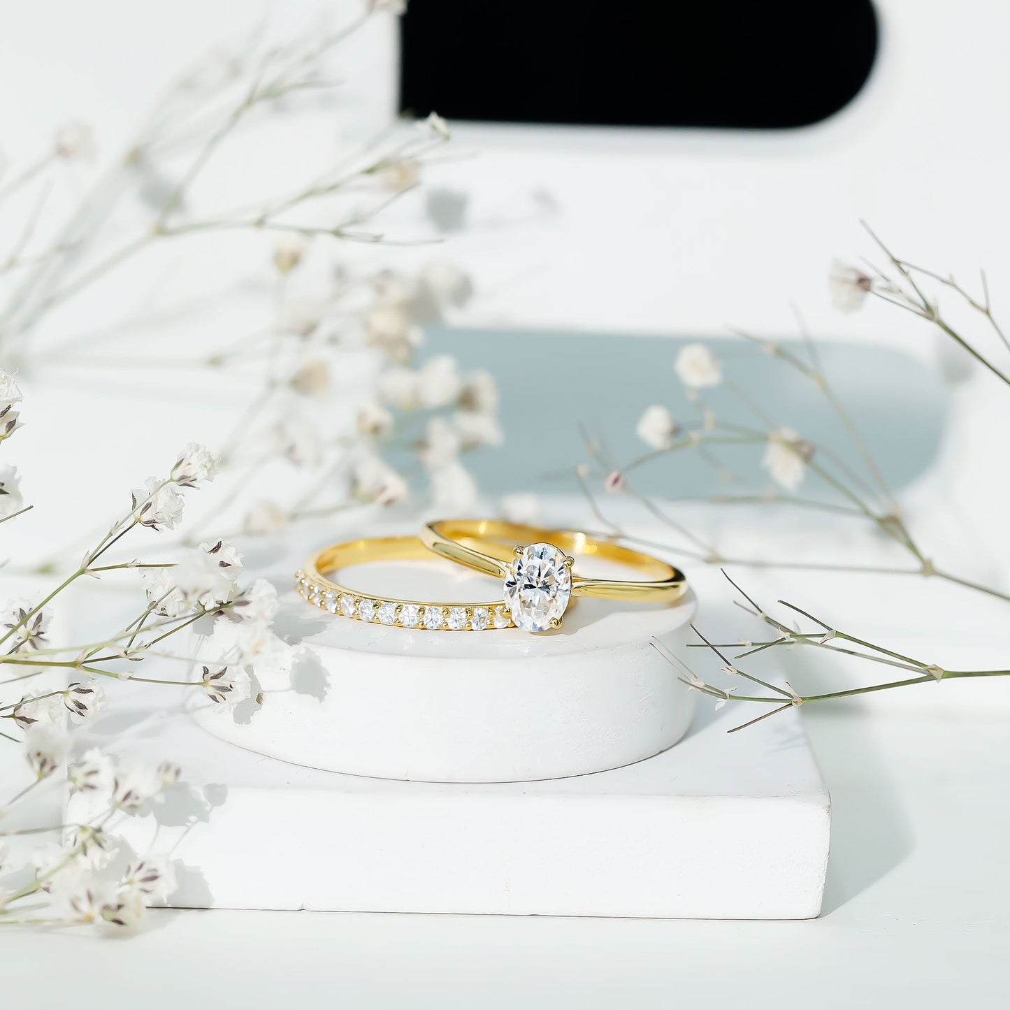 IGI Certified Lab Grown Diamond Oval Engagement Ring with Wedding Band