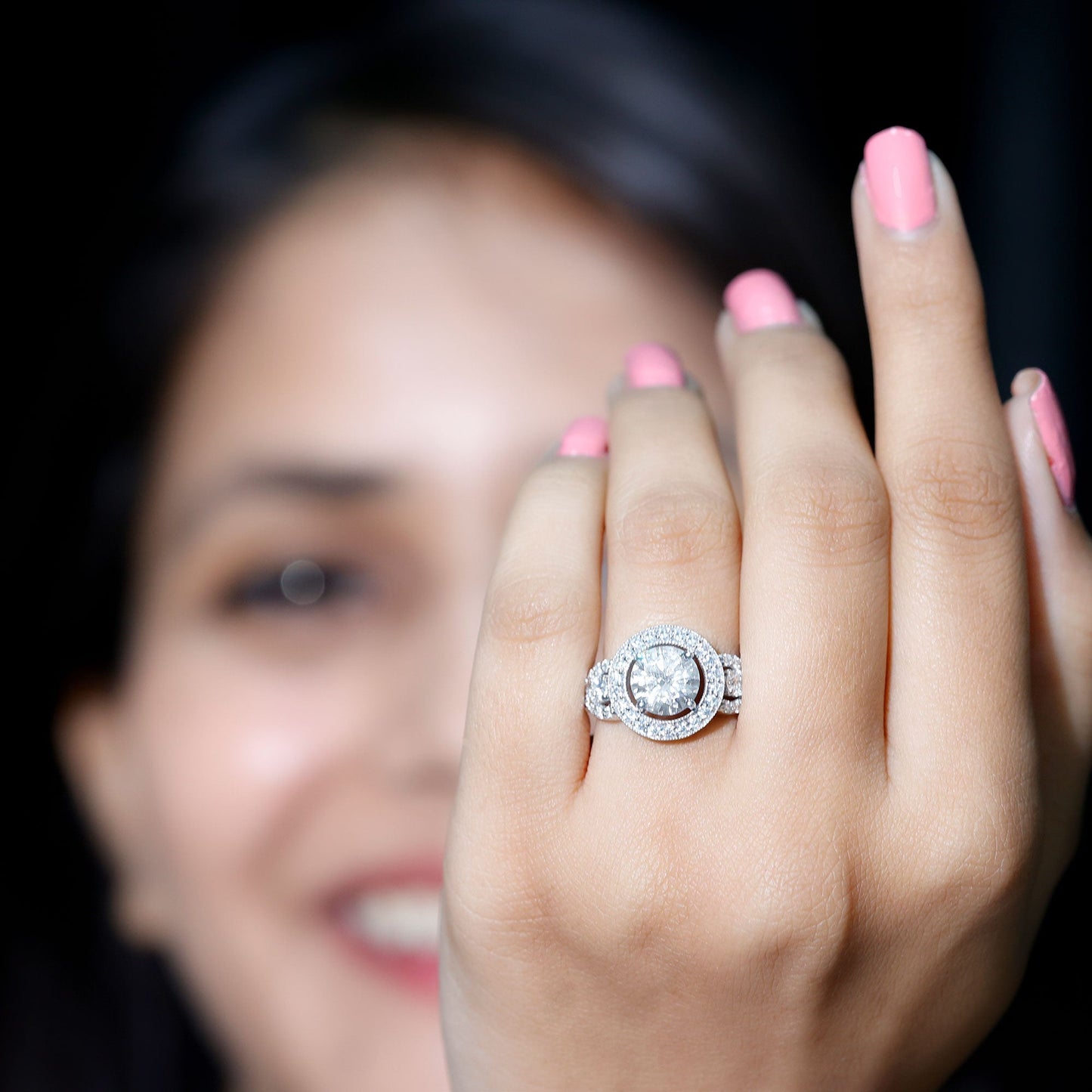 Round Cut Diamond Antique Looking Engagement Ring