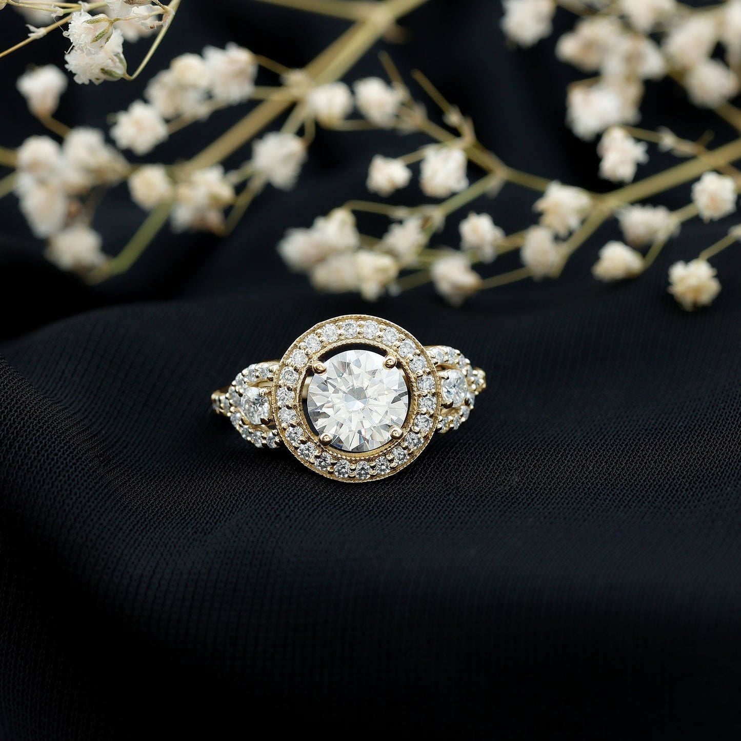 Round Cut Diamond Antique Looking Engagement Ring
