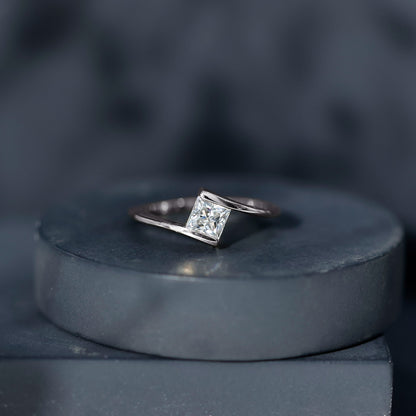 0.8 Carat Princess Cut Lab Grown Diamond Ring With Tension Setting