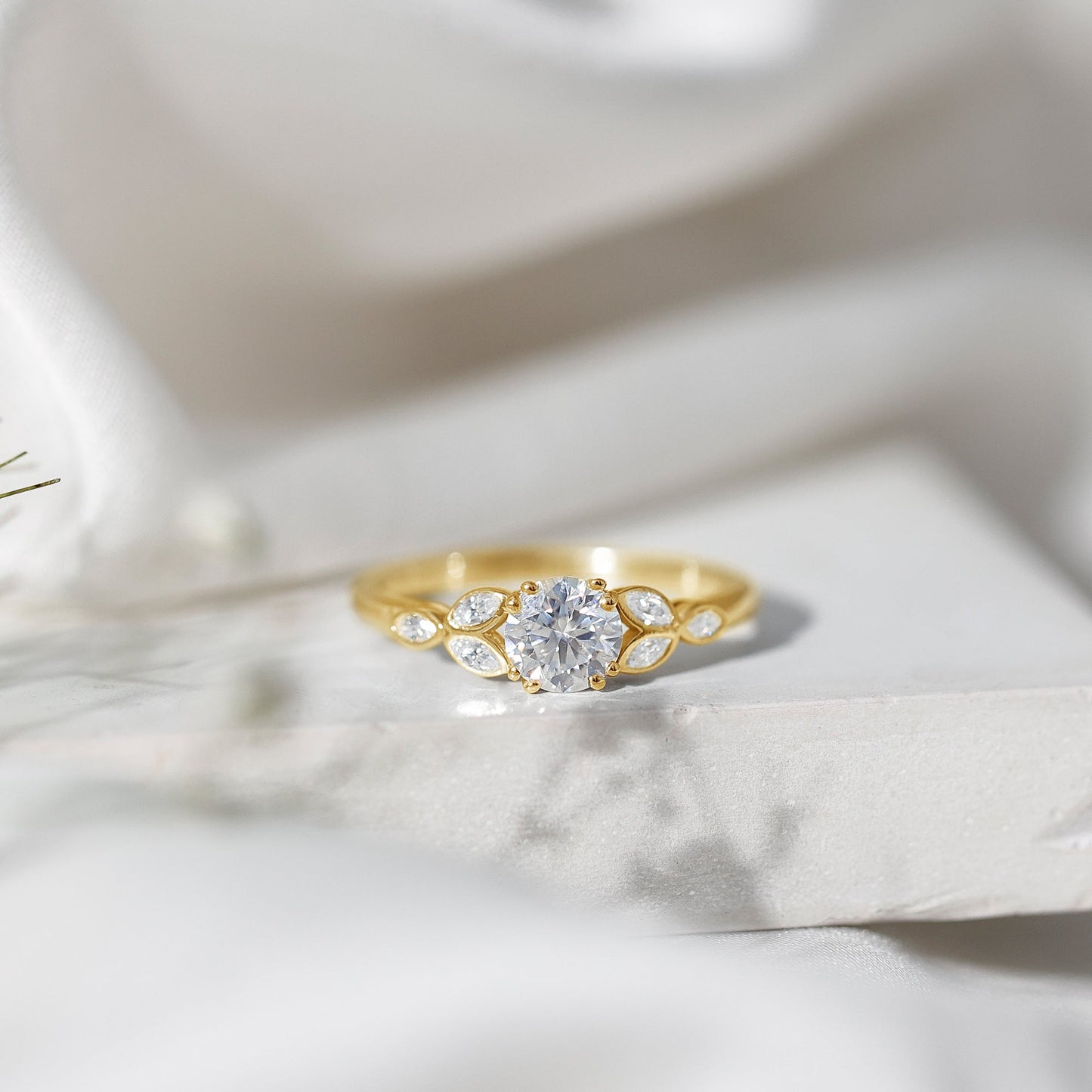 Certified 0.9 Carat Round Diamond Promise Engagement Ring For Her