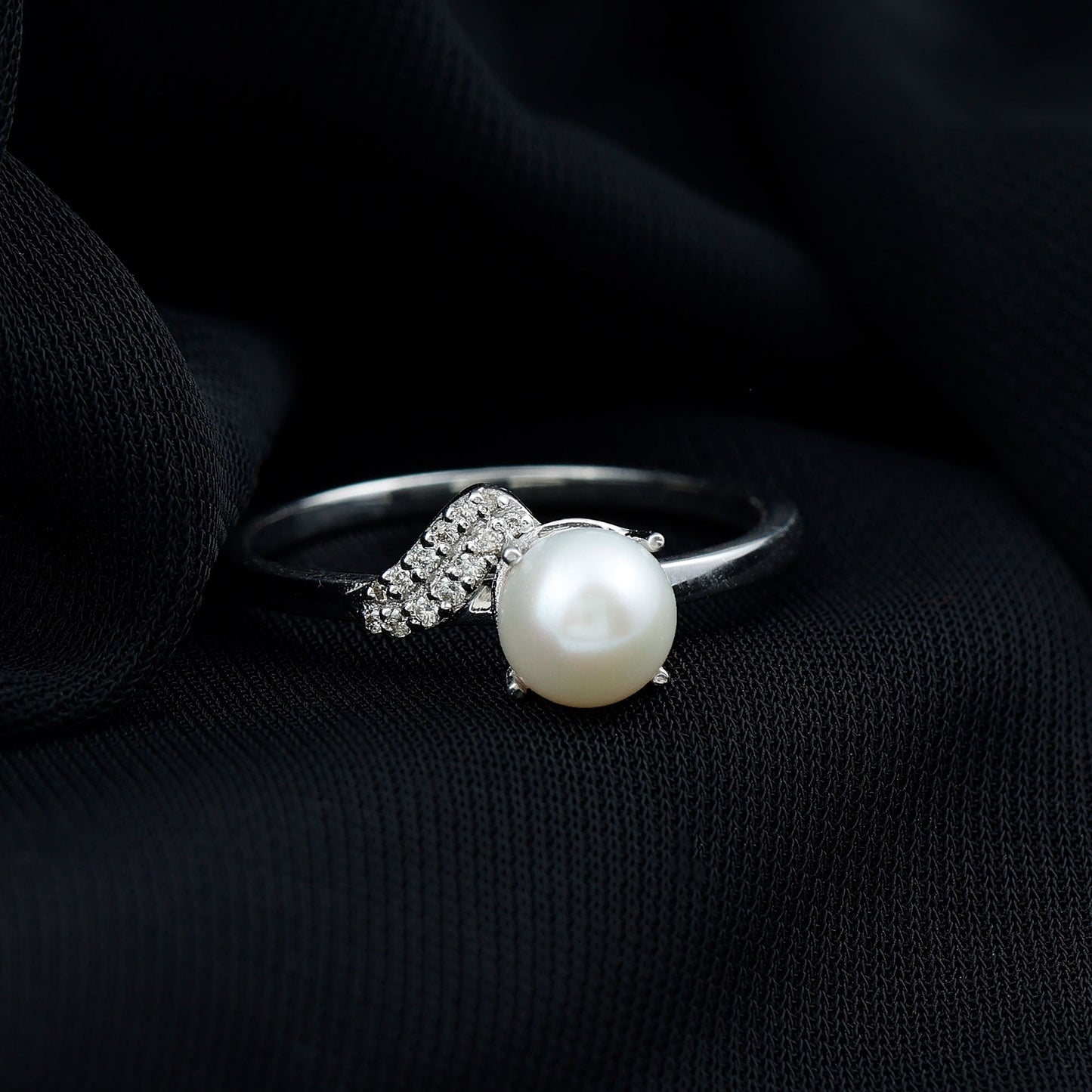 Cultured 3 Carat Freshwater Pearl Solitaire Engagement Ring with Diamond