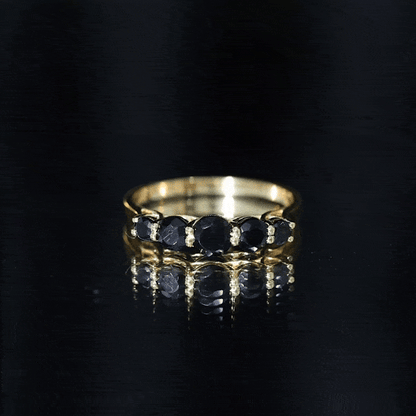 Trellis Set Black Onyx 5 Stone Ring in Graduated Style