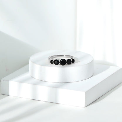 Trellis Set Black Onyx 5 Stone Ring in Graduated Style