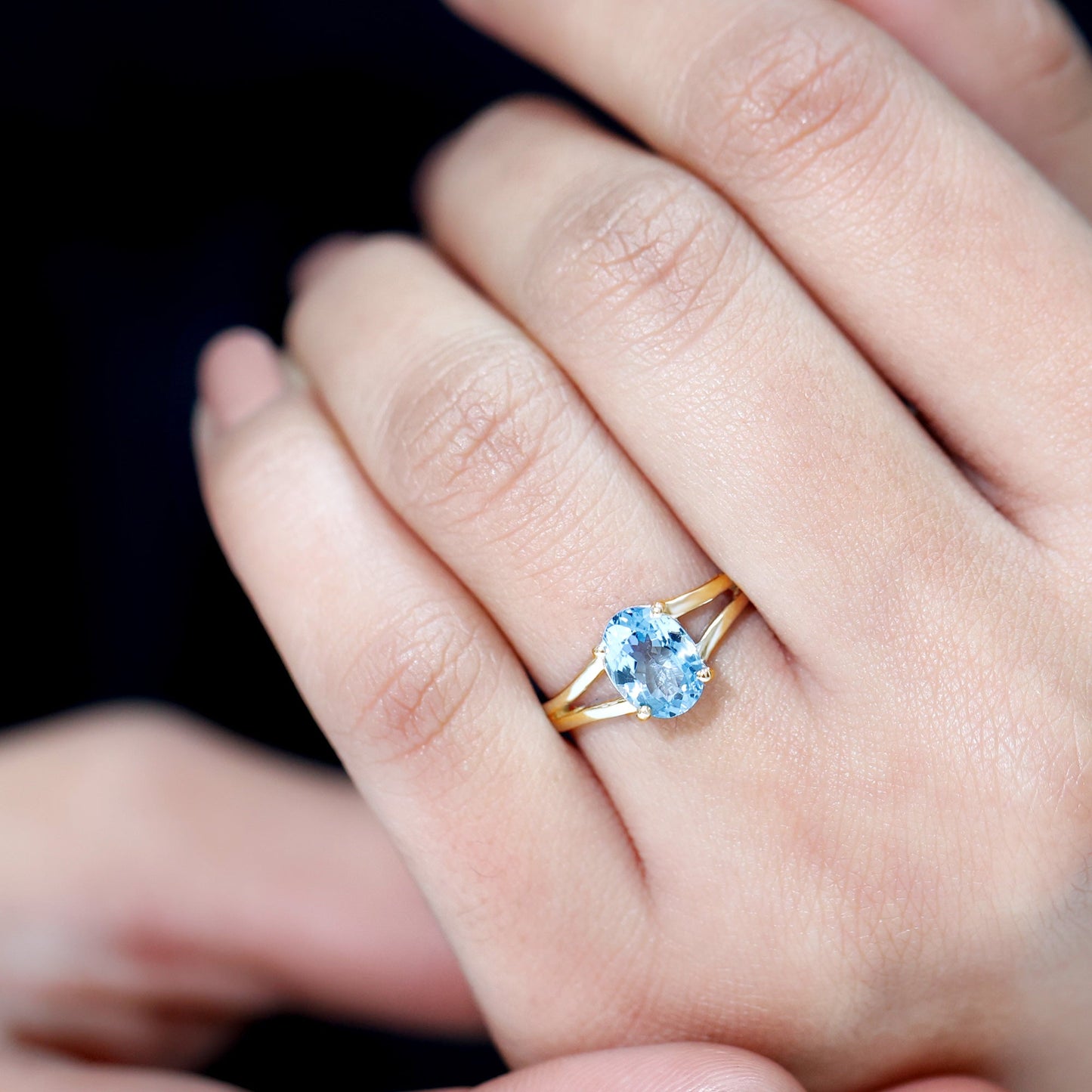 Genuine Oval Aquamarine Solitaire Engagement Ring in Split Shank