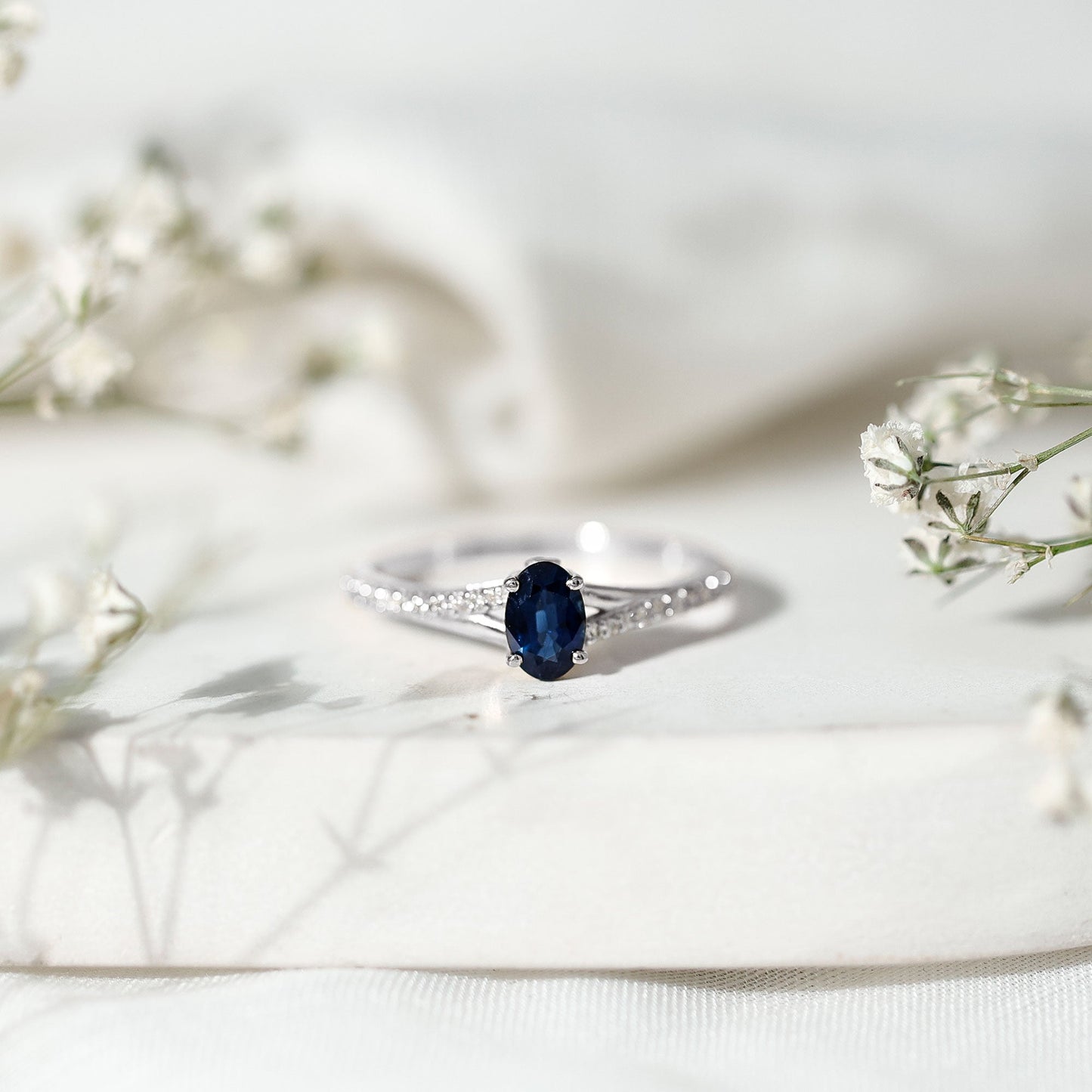Natural 0.6 Carat Blue Sapphire Minimal Engagement Ring with Diamond Split Shank