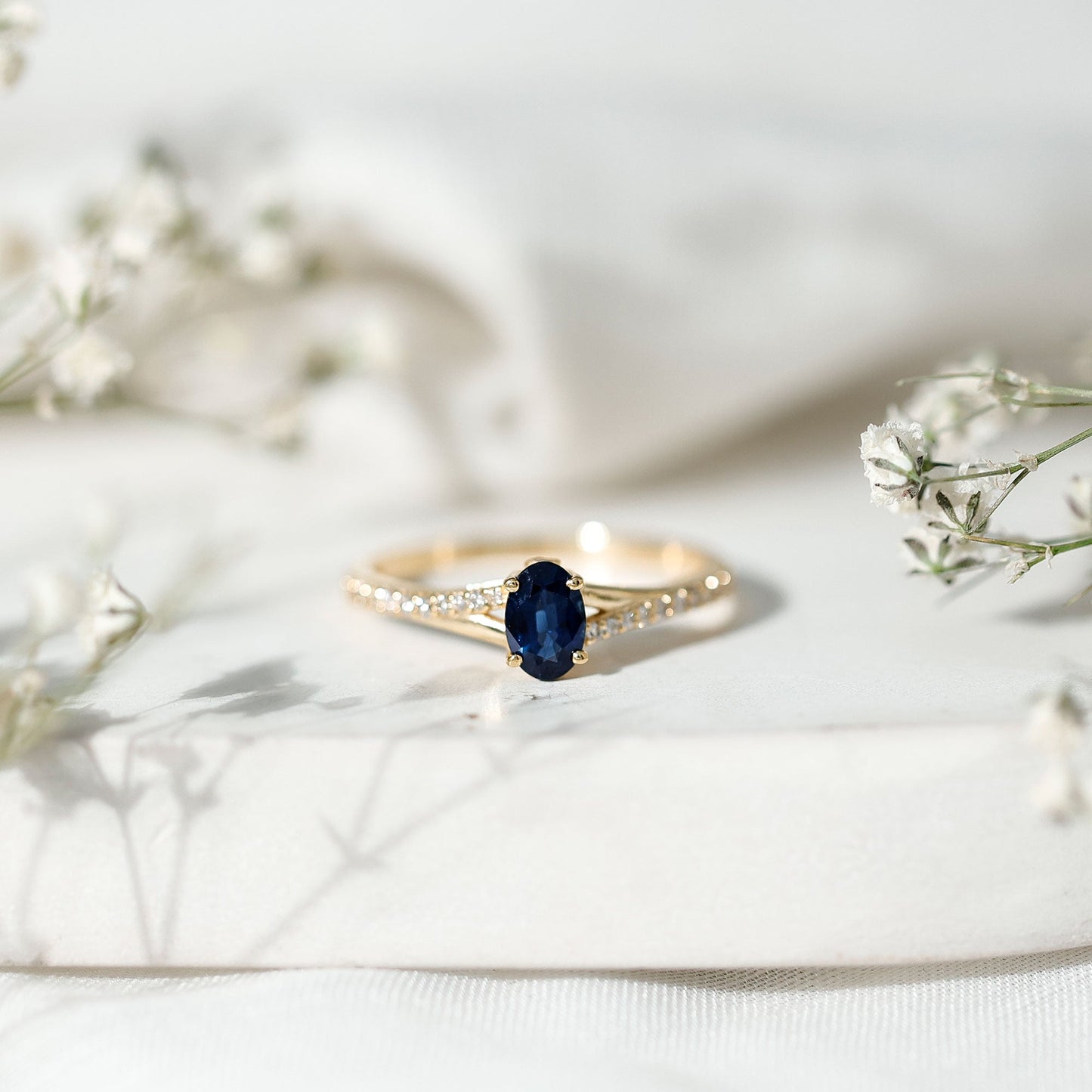 Natural 0.6 Carat Blue Sapphire Minimal Engagement Ring with Diamond Split Shank