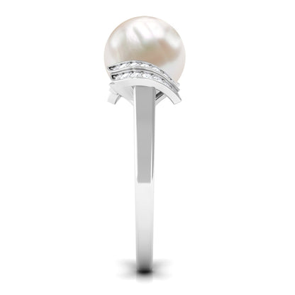 Elegant Freshwater Pearl Solitaire Ring with Diamond Accent