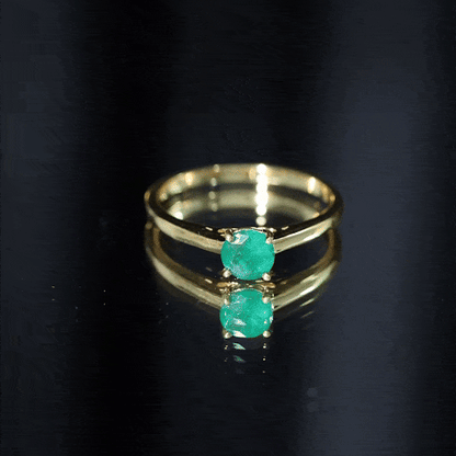 Round Shaped 0.4 Carat Emerald Solitaire Promise Ring for Her