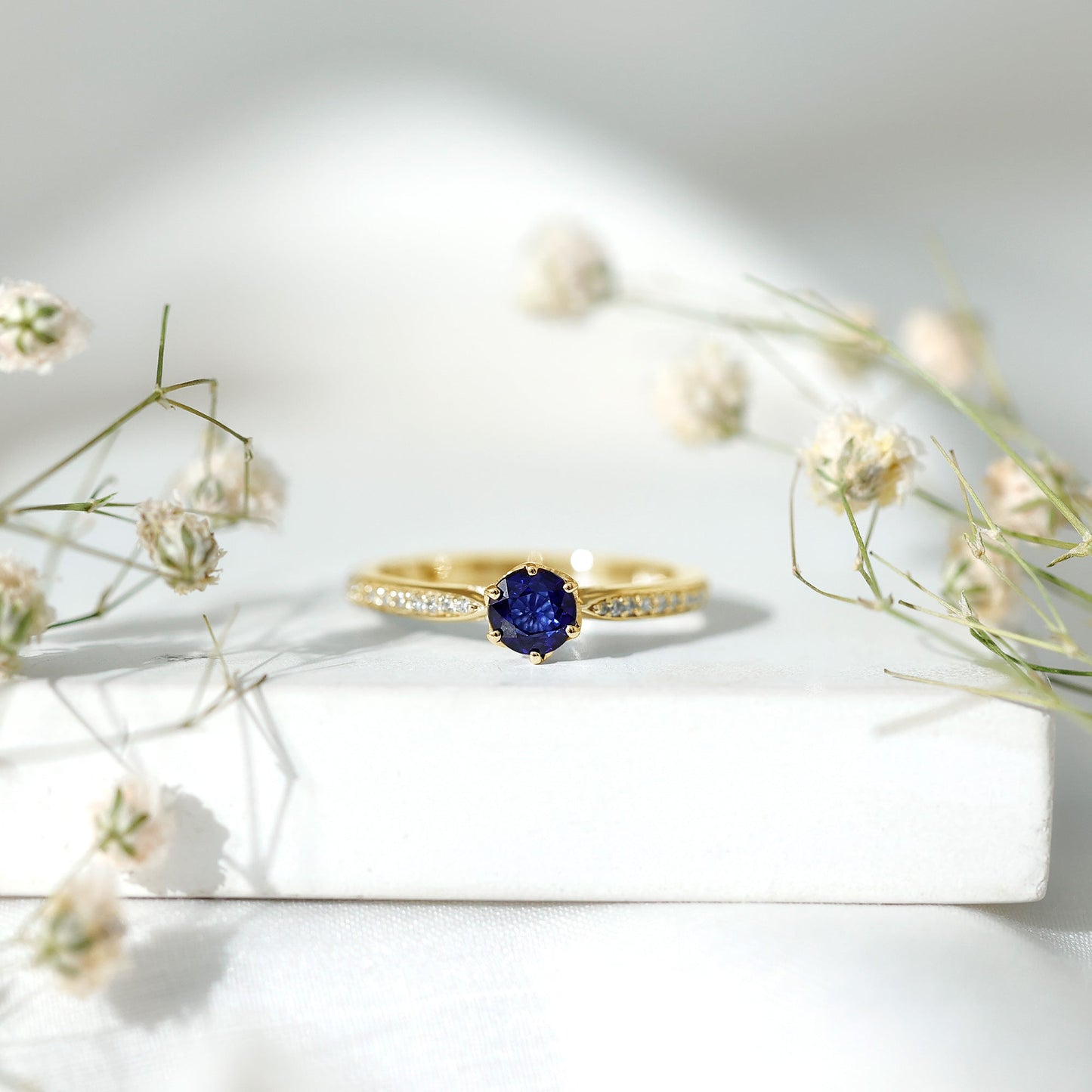 Natural 0.9 Carat Blue Sapphire Engagement Ring with Diamond