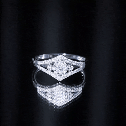 Round Diamond Vintage Ring in illusion Setting